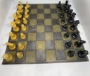 Jeu d'échecs noir et dorée